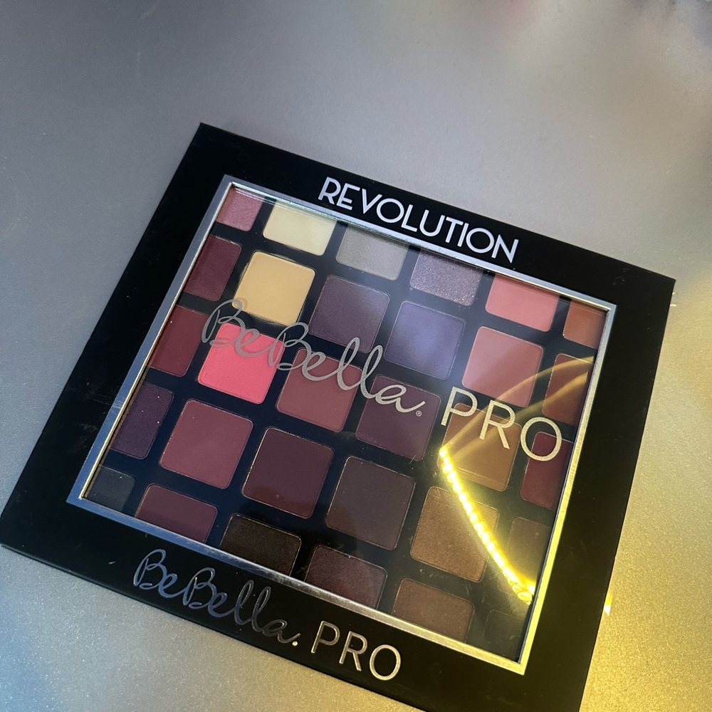 Revolution BeBella PRO Eyeshadow Palette - Rich Hues